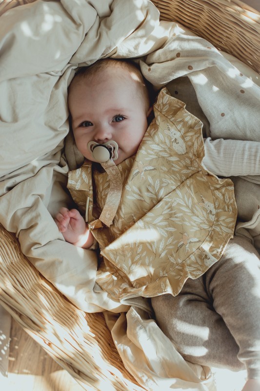 MRS MIGHETTO, ŚLINIAK BABY BIB MISTY LEAF YELLOW