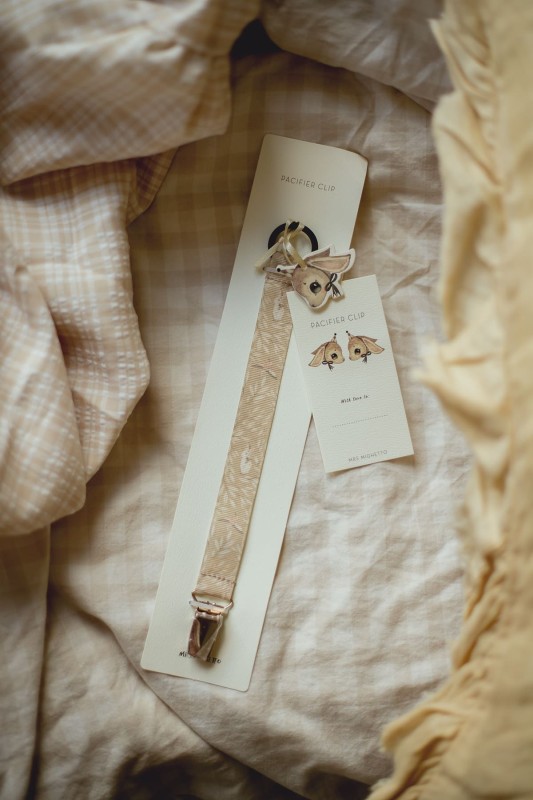 MRS MIGHETTO, ZAWIESZKA DO SMOCZKA, PACIFIER HOLDER MISTY LEAF YELLOW