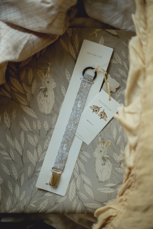 MRS MIGHETTO, ZAWIESZKA DO SMOCZKA, PACIFIER HOLDER MISTY LEAF GREY