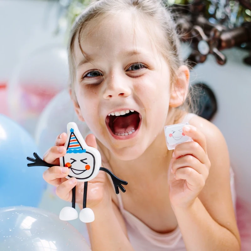 Glo Pals, Postać do kąpieli Party Pal - zestaw z dwiema kostkami sensorycznymi świecącymi w wodzie