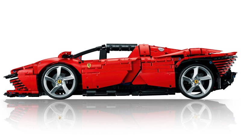 LEGO® 42143 Technic - Ferrari Daytona SP3 + książka (w języku angielskim)