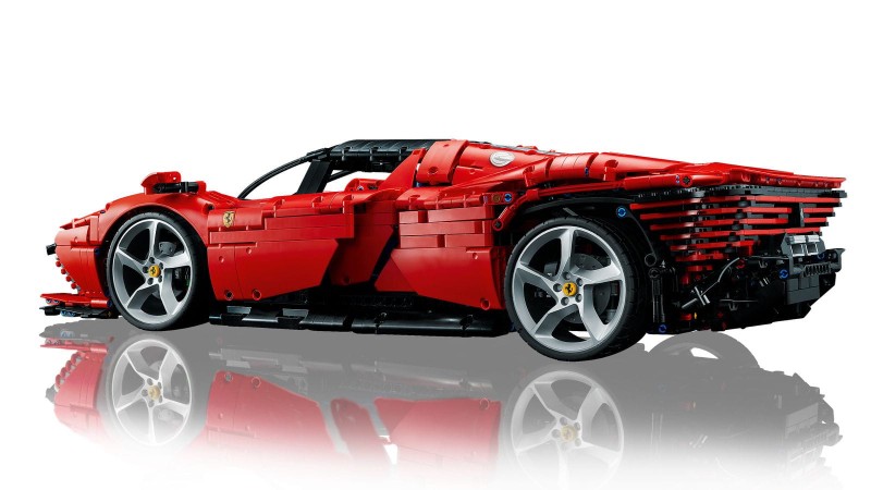LEGO® 42143 Technic - Ferrari Daytona SP3 + książka (w języku angielskim)