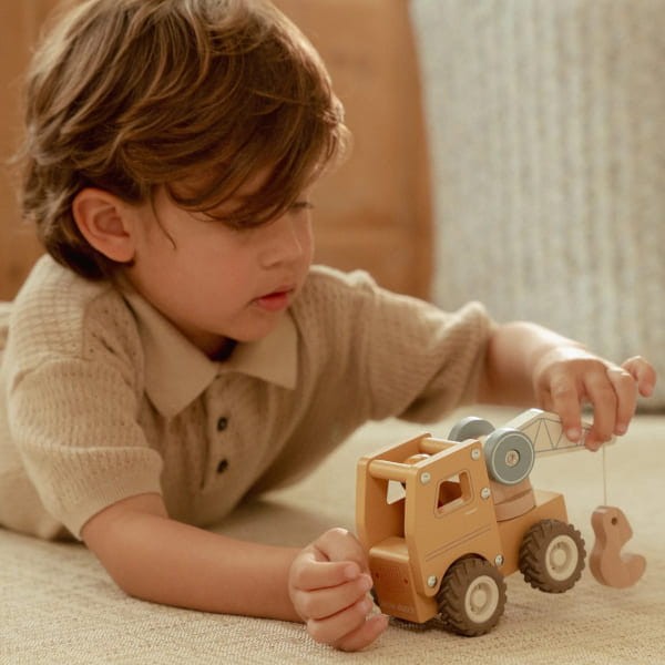 Little Dutch drewniana ciężarówka z dźwigiem