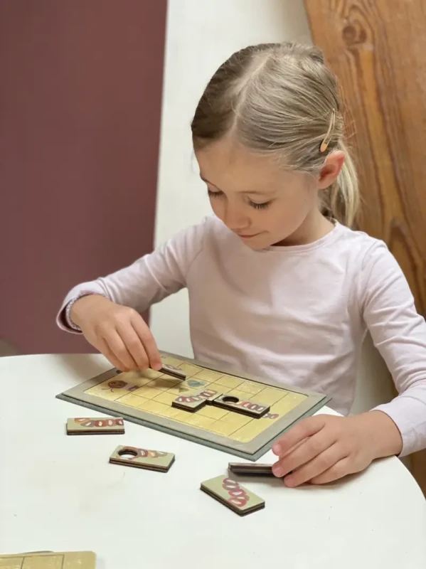 EGMONT Magnetyczna gra  logiczna Dżdżownica