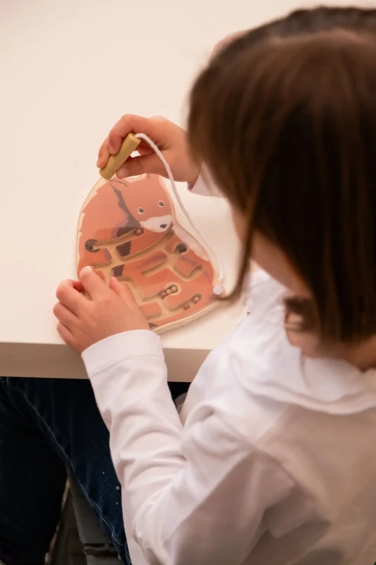 EGMONT Gra drewniana, mini labirynt magnetyczny wiewiór