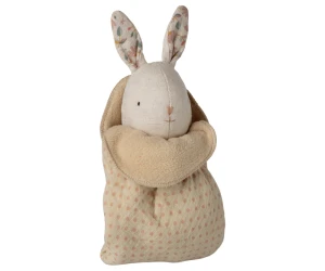 Maileg Lullaby Friends – Króliczek Mini Nature z przytulanką
