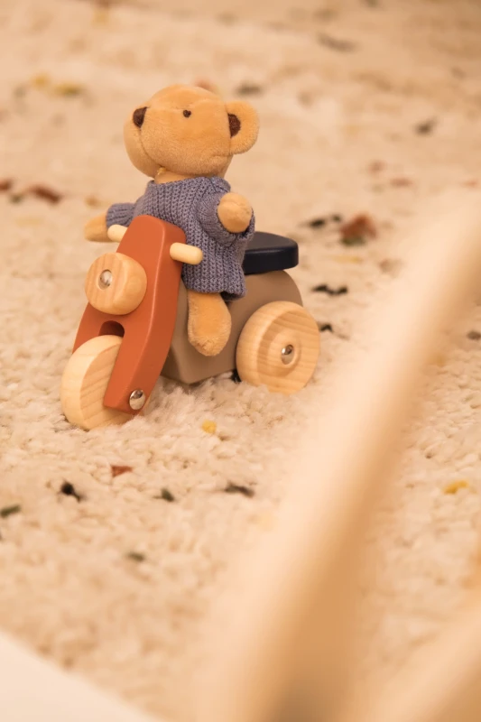 EGMONT Miś Alexis na Motorku Vespa