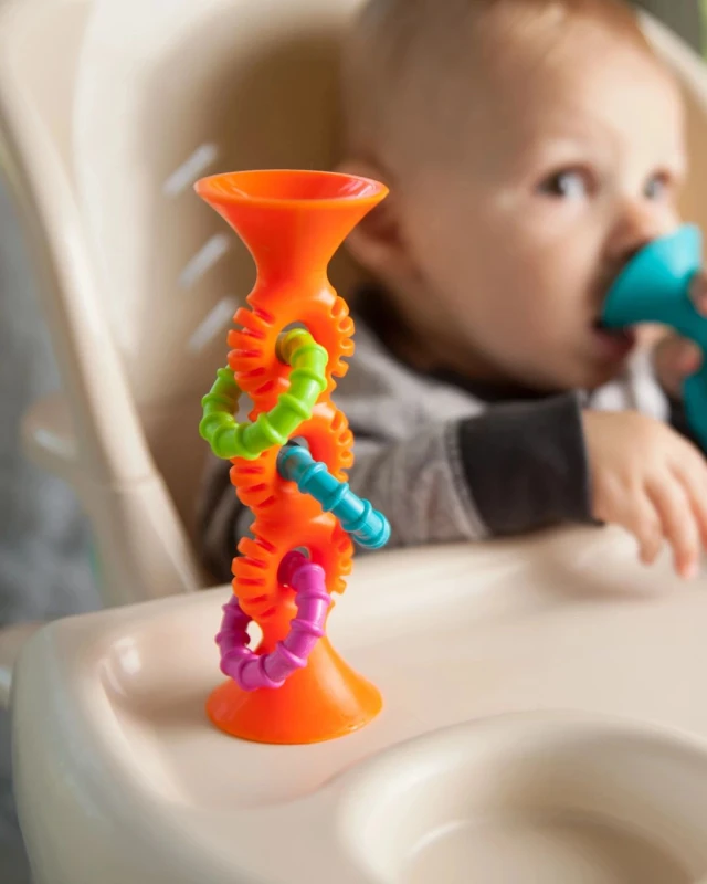 Fat Brain Toy Bobo Przyssawki Grzechotka Pomarańczowa. PipSquigz Loops