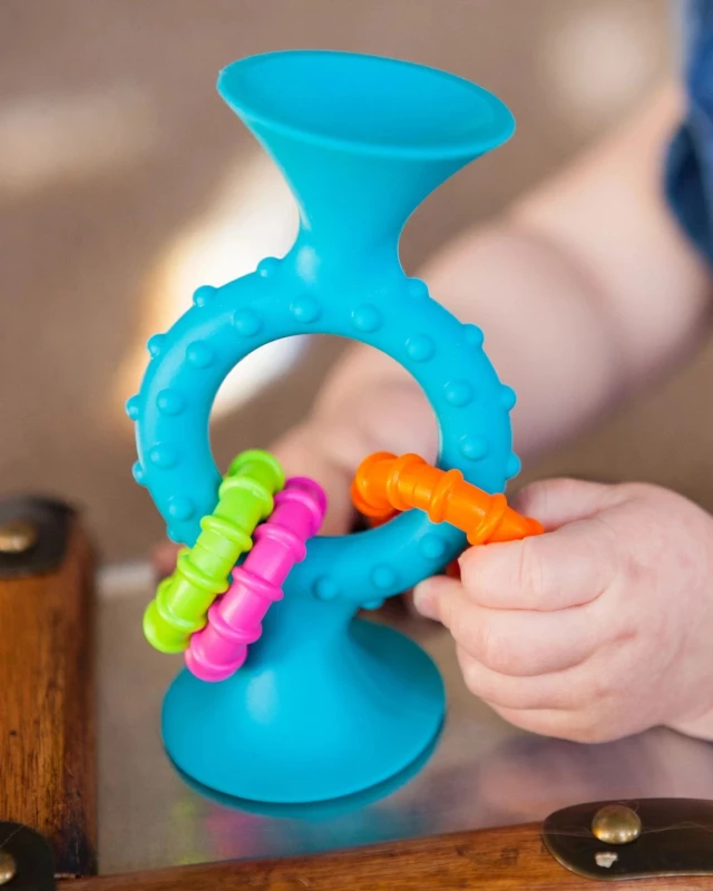 Fat Brain Toy Bobo Przyssawki Grzechotka Niebieska. PipSquigz Loops