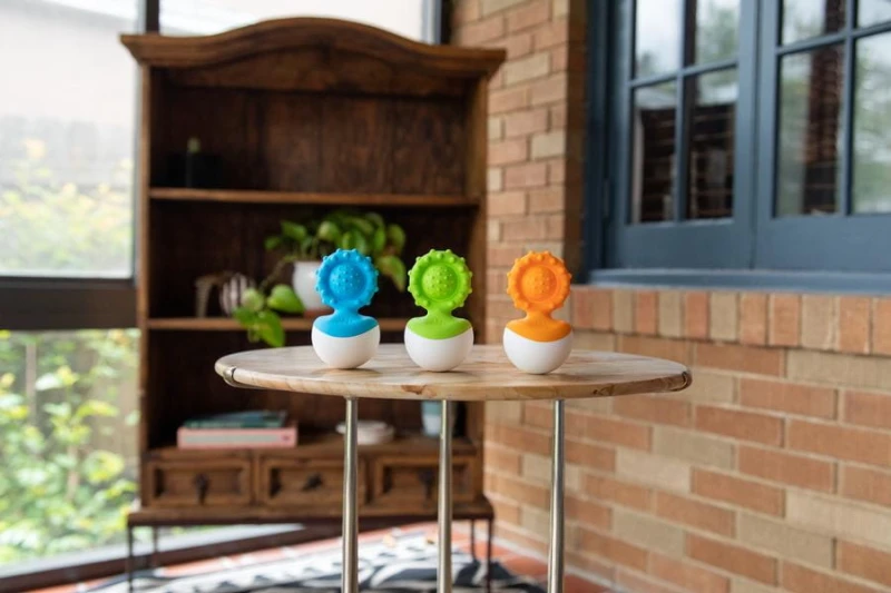 Fat Brain Toy Gryzak Wańka Wstańka - Niebieski