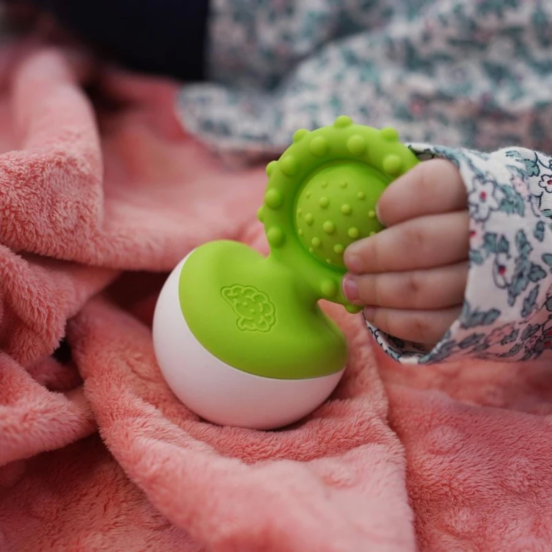 Fat Brain Toy Gryzak Wańka Wstańka - Niebieski