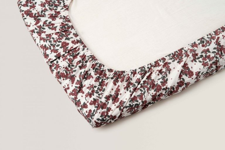 Garbo & Friends, prześcieradło 140x100cm, Cherrie Blossom Junior Fitted Sheet